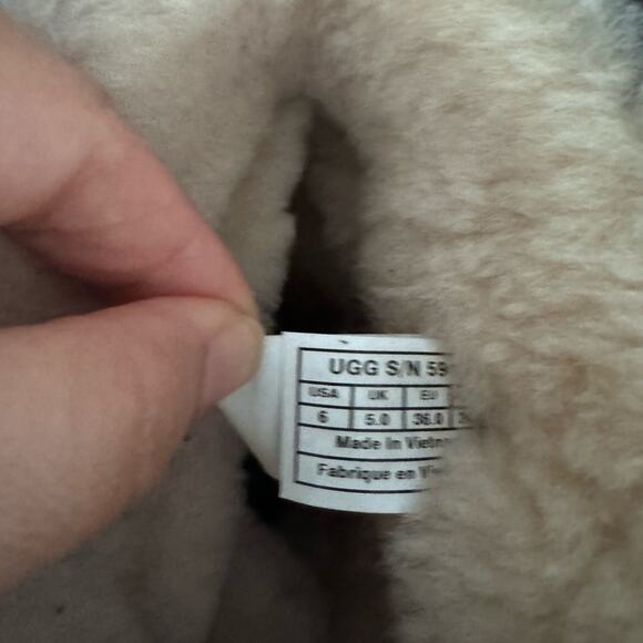 EUC UGG WOMEN'S size 6  CLASSIC SHORT DOUBLE ZIP SUEDE‎ SHEARLING BOOTS BLACK - Picture 5 of 5